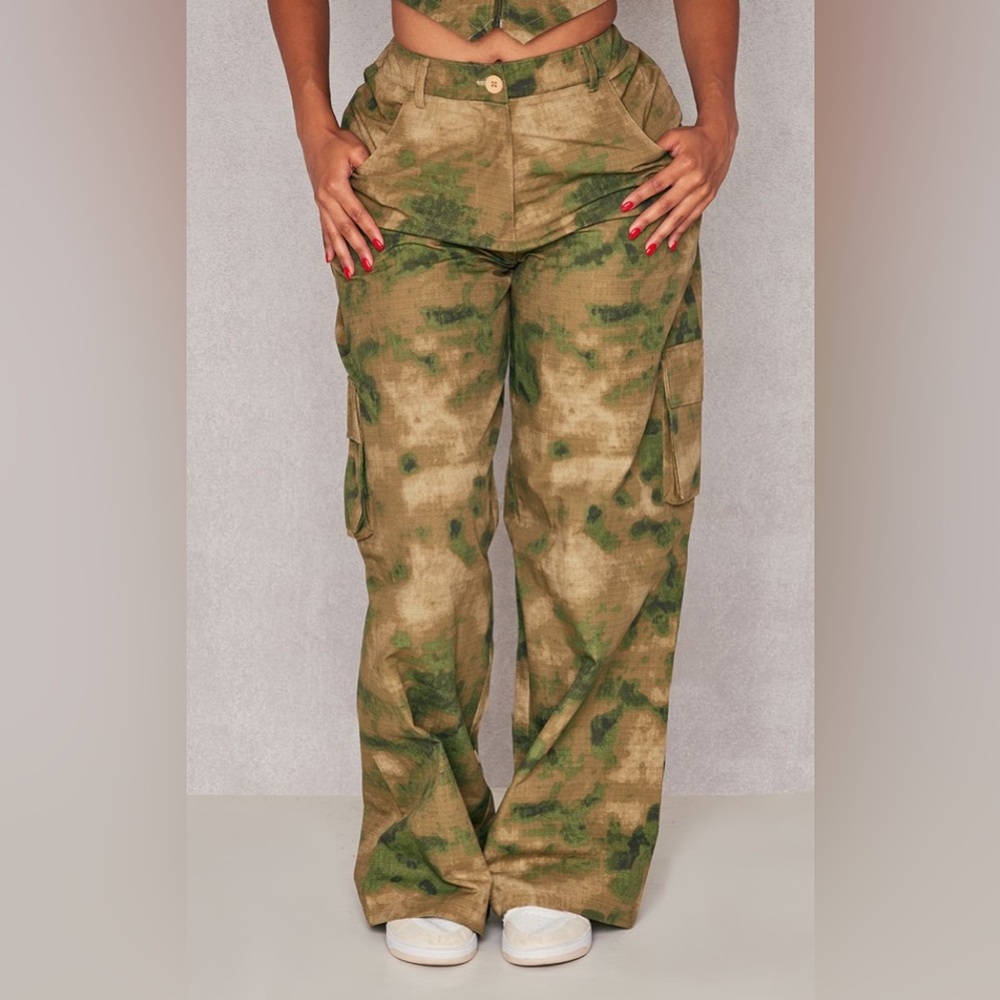 NWT PRETTY LITTLE THING SHAPE CAMO WIDE LEG PANT, SIZE 4 - Picture 5 of 11
